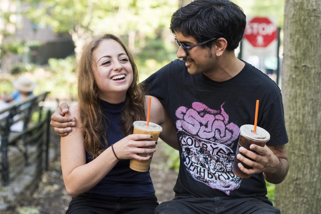 Know the Difference Between Flirting and Friendliness